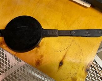 Mustad Norwegian cast iron waffle maker
