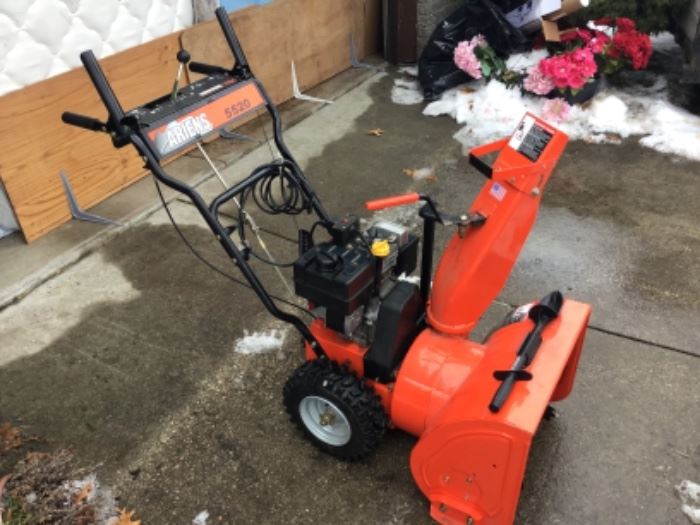 Ariens 5520 5.5 Snow Blower with Tecumseh Snow King Engine (Electric Start)