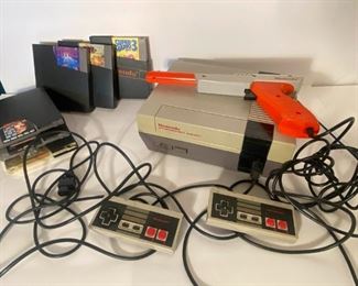 001 Nintendo NES Video Console Legends of Zelda Gold and Controllers
