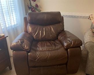 LEATHER RECLINER 