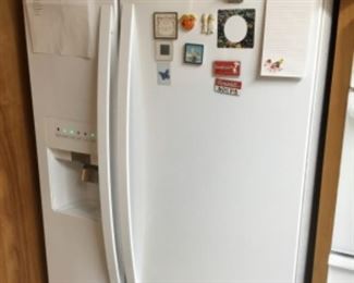 Kenmore Refrigerator freezer with ice/water in door
