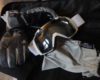 Rossignol gloves (S)/ Smith Ski Goggles (NEW)