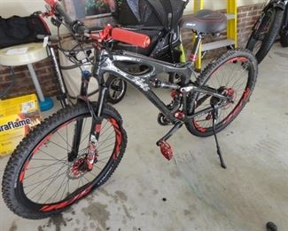 Ibis Mojo Mountain Bike (this is the mack Daddy of bikes)More pictures at the end of the listing