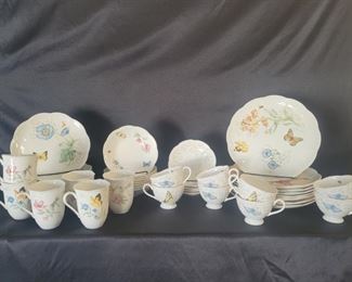 (45) Lenox 'Butterfly Meadow Dragonfly' Dinnerware