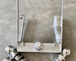 4 Trailering Balls and Hitch