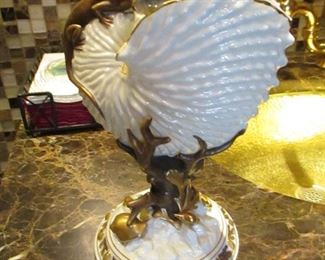 Vintage Victorian Royal Worchester Nautilus Shell Vase with Lizard 