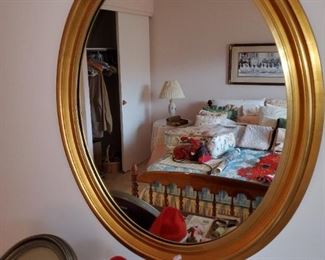 Oval mirror approx 2' x 20"
