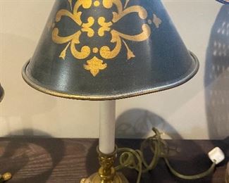 VINTAGE BRASS LAMP W/TOLE SHADE