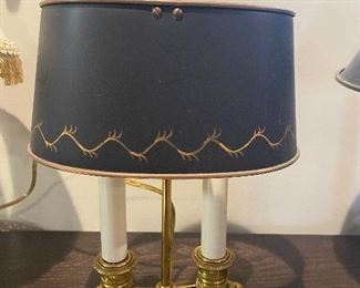 VINTAGE BRASS LAMP W/TOLE SHADE