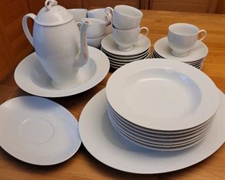 Mikasa Classic Flair partial dish set