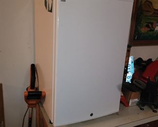 4.1 Cubic Foot Refrigerator