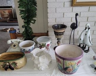 Pots and other decor