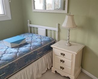 Twin bed, 2 side tables and 2 dressers