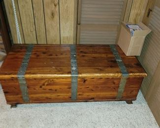 Blanket chest