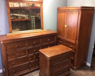 4 PIECE BEDROOM SUITE, DRESSER/MIRROR, ARMOIRE AND CHEST OF DRAWERS