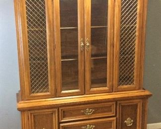 BROYHILL FURNITURE LENOIR HOUSE CHINA CABINET
