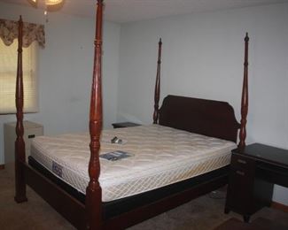 4 POSTER QUEEN SLEEP NUMBER BED BY BROYHILL