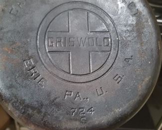 SMALL GRISWOLD SKILLET