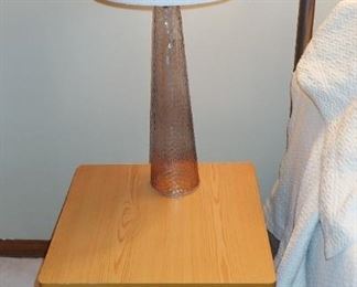 OAK SIDE TABLE - TALL LAMP