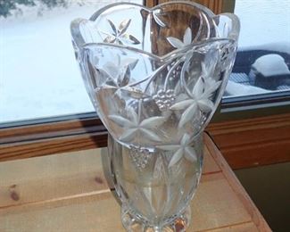 GLASS VASE