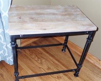 INDUSTRIAL SIDE TABLE WITH METAL LEGS AND WOOD TOP