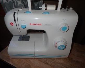SINGER SIMPLE SEWING MACHINE