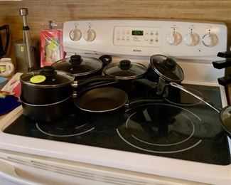 10 piece Pots and Pans Sets with lids.