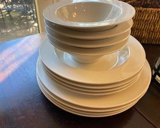 $28 - LOT 85 - 4 dinner plates, 4 salad plates, 4 bowls set. Unmarked. 