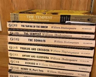$8 - LOT 99 - Shakespeare books