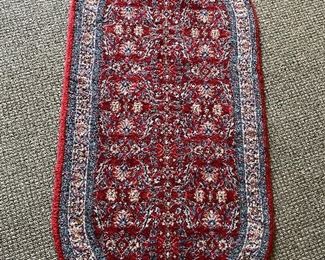 $35 -LOT 100 - Oval rug, machine made, 70% wool, 30% acryllic. 58 inches by 30 inches.