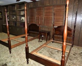 Mahogany Pair of Twin 4-Post Beds with Night Stand