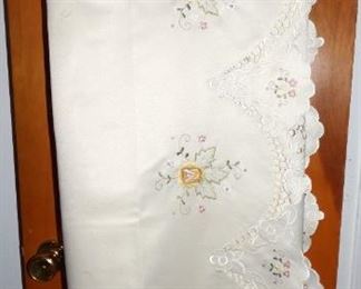 Embroidered Table Cloth with matching napkins