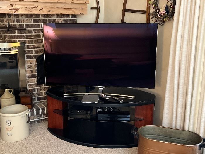 55" Samsung QLED TV and TV stand.....