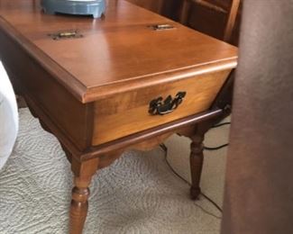 Ethan Allen lamp table with hinged storage