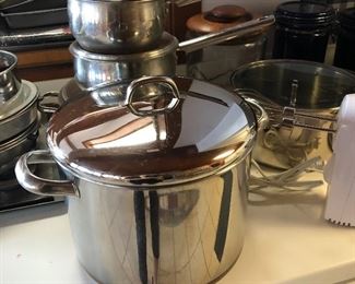 Revere Ware copper bottom pots and pans 
10 Quart Stock pot 