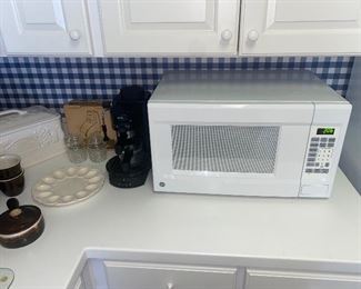 Kitchen appliances
White countertop Microwave 