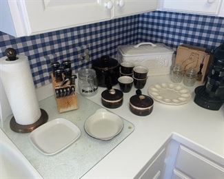 Kitchen tools, knife block, and stoneware