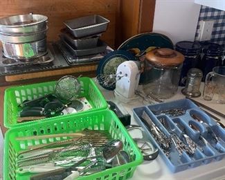 Kitchen utensils, tools, and flatware 