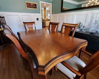 Dining Table and Chairs (2 additional leaves included)