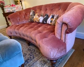 VICTORIAN CURVED TUFTED SOFA
