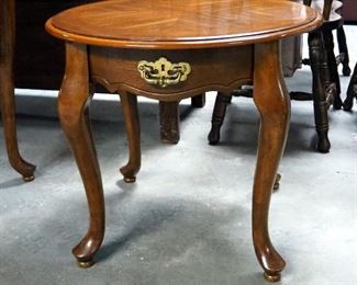 Round End Table With Cabriole Legs, 21" x 24" Diameter