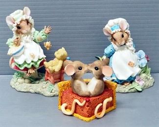 Little Miss Muffet Porcelain Figures, My Blushing Bunny Figures, Qty 7, And Susan Wheeler Collectible Plates, Qty 2
