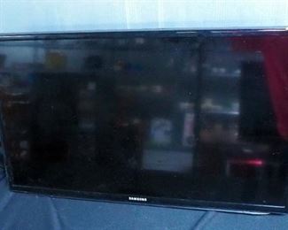 Samsung 32' TV, Model UN32EH5000F, Includes Wall Mount