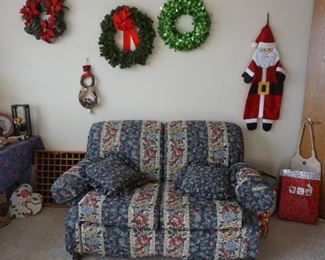 love seat, wreaths, Santa
