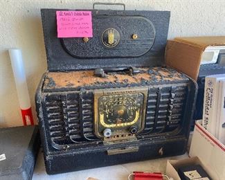 Trans-Oceanic radio, very old! Cool!