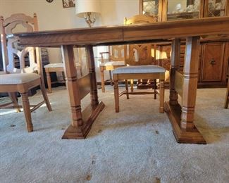 BASSETT DINING TABLE WITH 6 CHAIRS AND 2 LEAVES