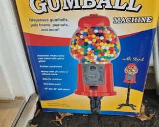 NEW IN BOX.....ANOTHER GUM BALL MACHINE IN SALE USED WITH NO STAND