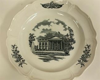 https://www.ebay.com/itm/115150905233	TU1032 SET OF 3 WEDGEWOOD PLATES WHITEHOUSE, MT. VERNON AND THE CAPITAL 		Offer	$99.99 
