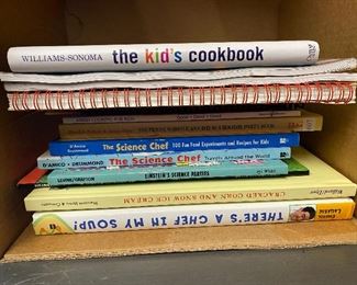 https://www.ebay.com/itm/115150974286	HS7035 Home School Book Box Lot - Local Pickup - Kids Cookbooks		Offer	$19.99 
