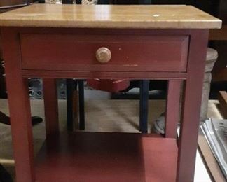 https://www.ebay.com/itm/115120817082	SC8001 Small Wooden End Table With Storage LOCAL PICKUP		Bin	 $20.00 
